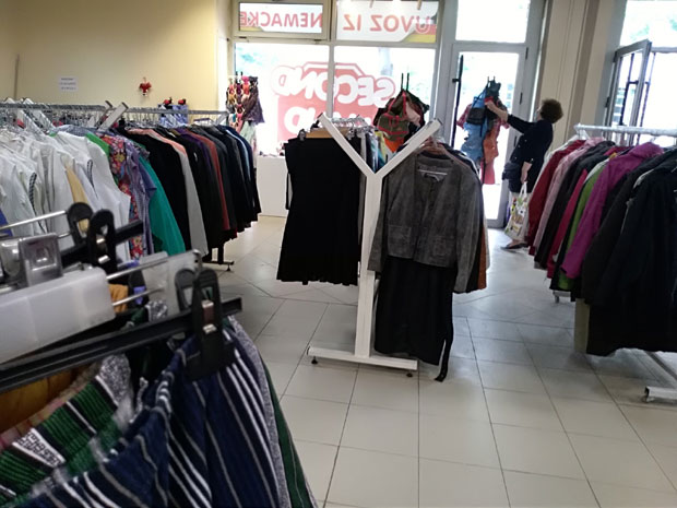 Добра продаја половне одеће: Second hand примамљив и у доба короне (ФОТО)